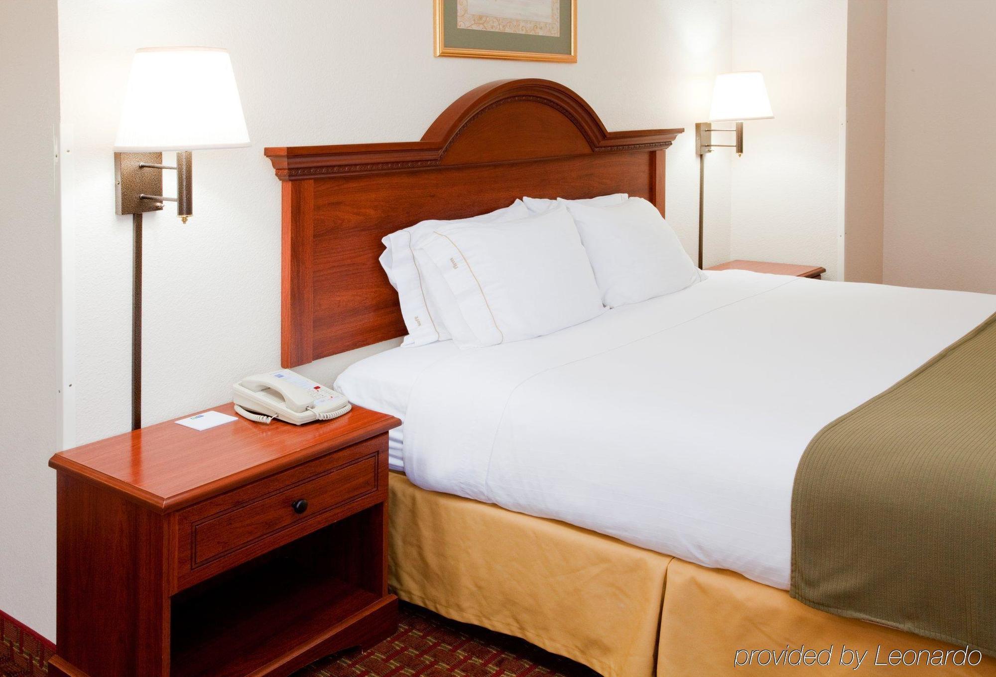 Holiday Inn Express Hillsville By Ihg Δωμάτιο φωτογραφία